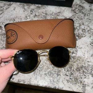 Ray-Ban circular sunglasses!